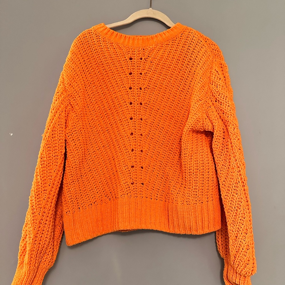 H&M Orange Knit Sweater sizes 2-6

Pre-loved
Oversized
Minimum wear 
No damage